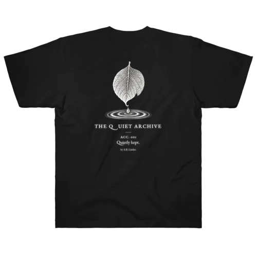 THE QUIET ARCHIVEの実商品ビジュアル：葉と水紋を配した黒いTシャツ
